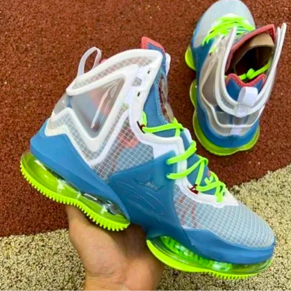 Lebron 19’s